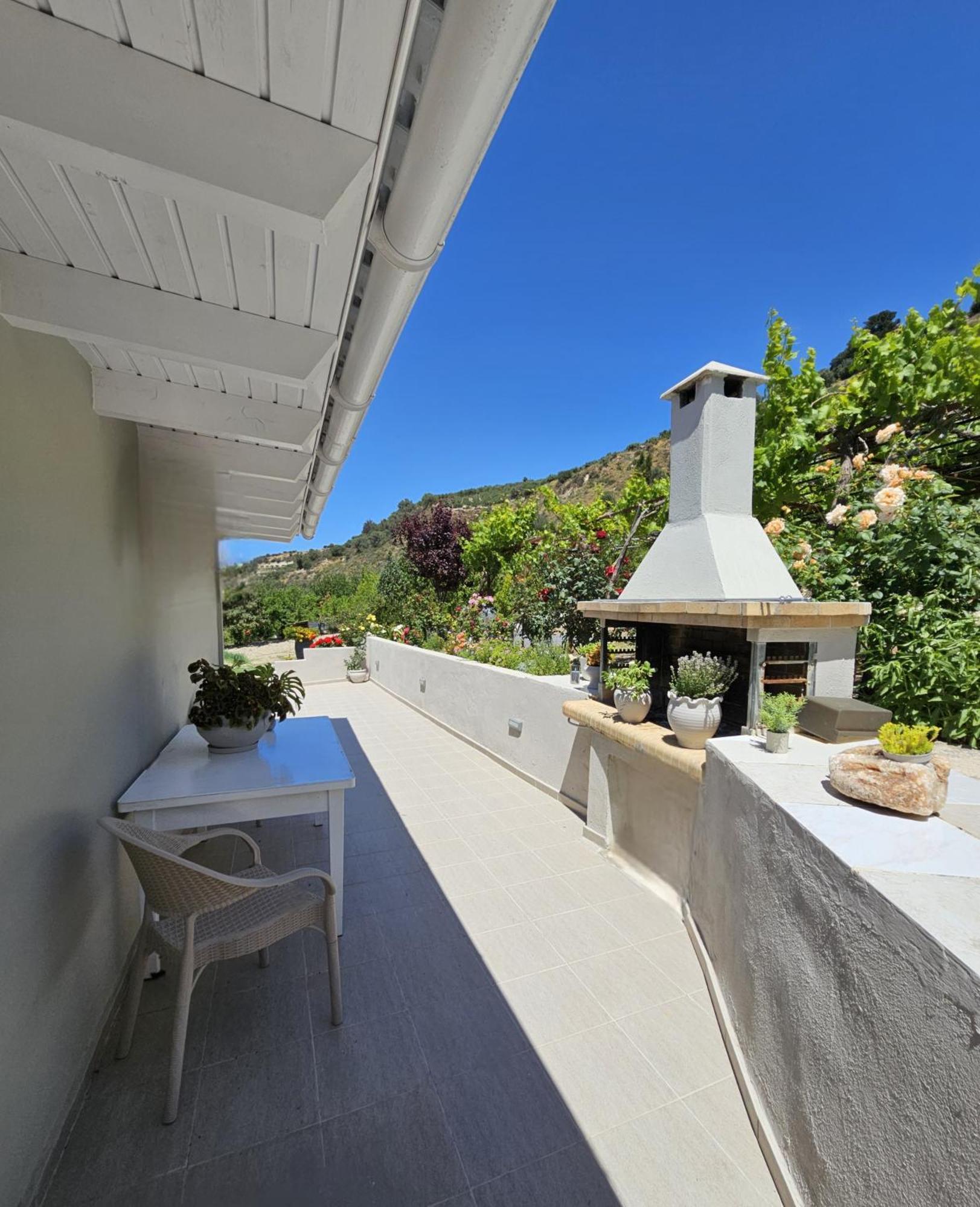 Ornament: Infinite Nature Villa Dhafnes Exterior foto