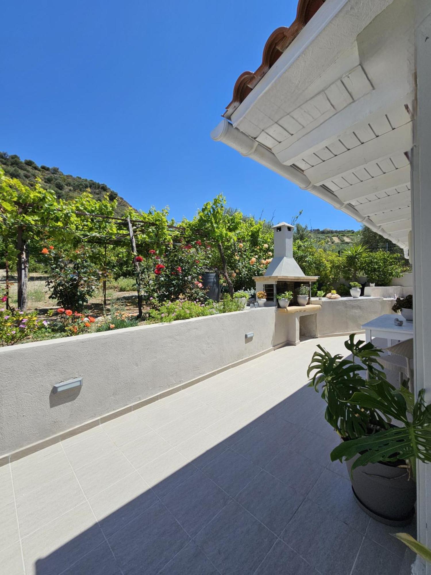 Ornament: Infinite Nature Villa Dhafnes Exterior foto
